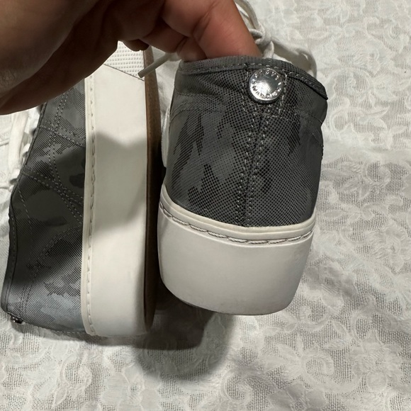 Steve Madden Womens Emmi Platform Camouflage Lace Up Gray Sneaker ShoesSize 7 - Picture 6 of 7